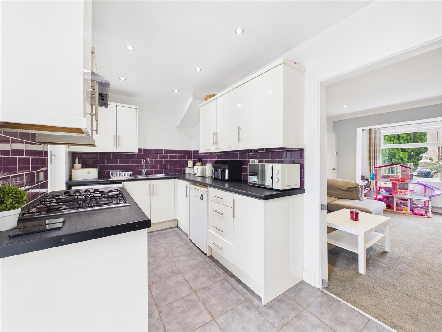 27 Vernon Crescent, Lancaster LA2 0LX